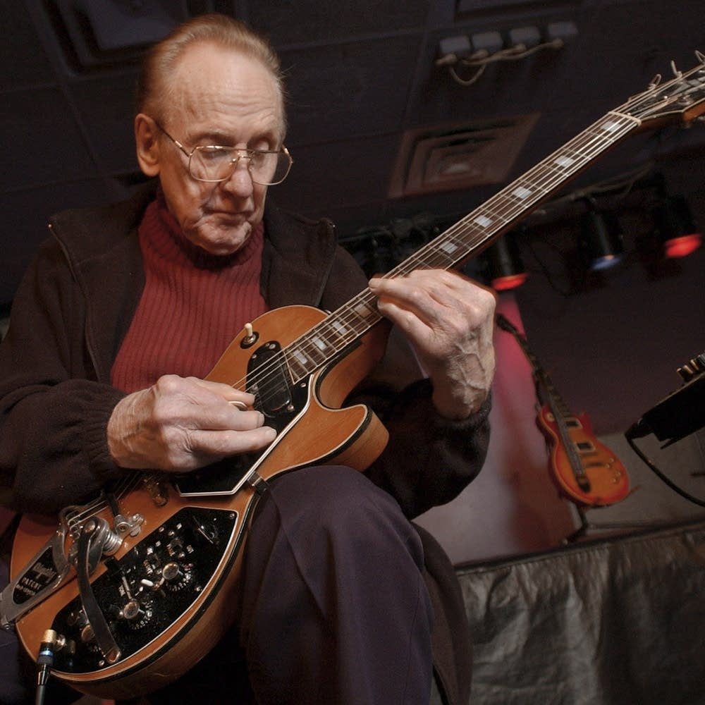 გამოიცანი გიტარისტი სილუეტით